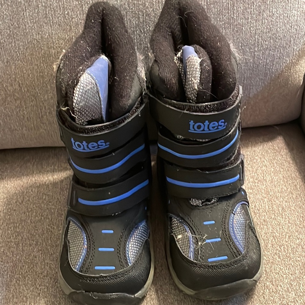 Totes velcro winter black boots